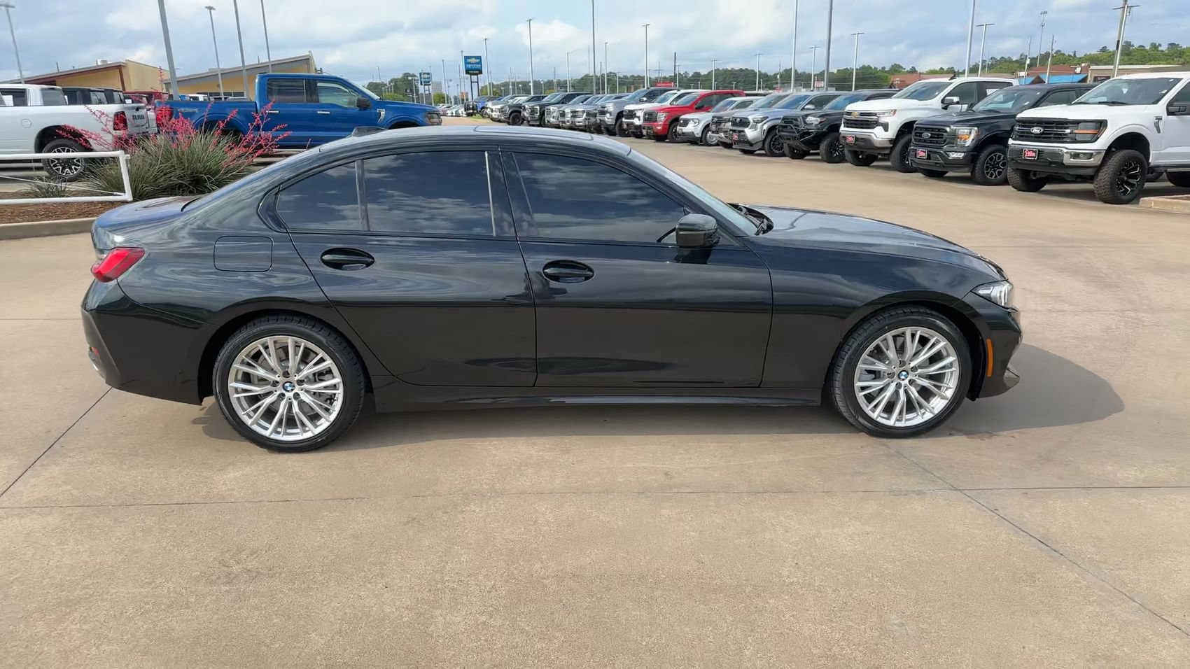 Used 2023 BMW 330i Sedan w/ Driving Assistance Package RWD image 2