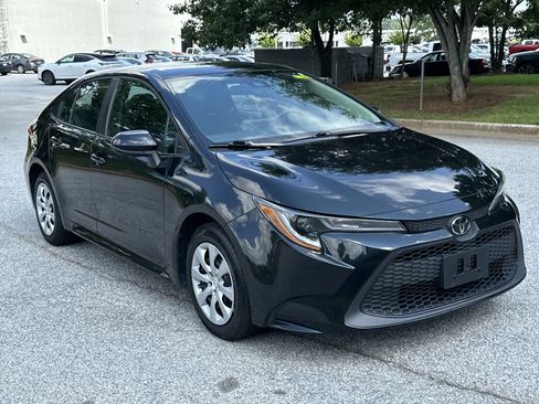 Used 2022 Toyota Corolla LE image 3