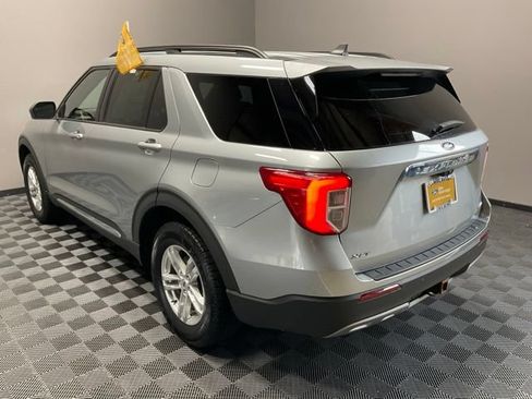 Used 2022 Ford Explorer XLT w/ Equipment Group 202A AWD/4WD image 9