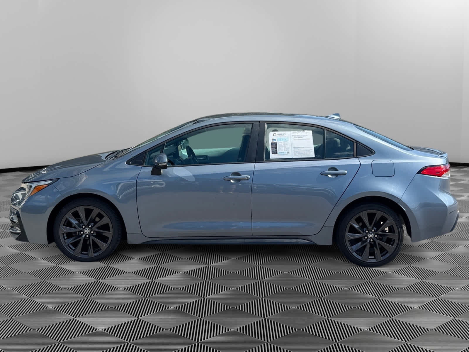 Used 2023 Toyota Corolla SE FWD image 2