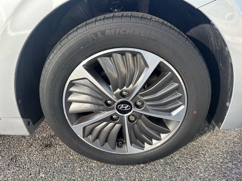 Used 2022 Hyundai Ioniq SEL image 38