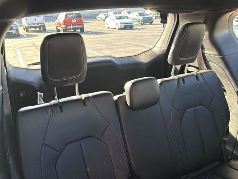 Used 2020 Chrysler Pacifica Touring-L Plus w/ S Appearance Package image 33