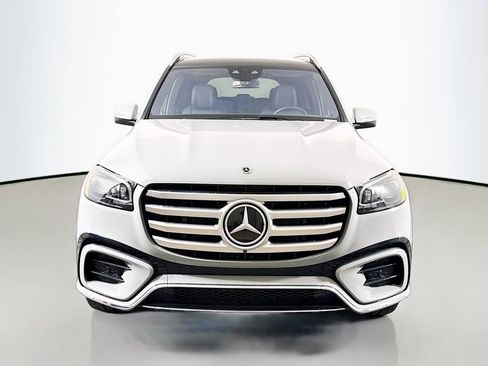 Used 2024 Mercedes-Benz GLS 450 4MATIC image 2