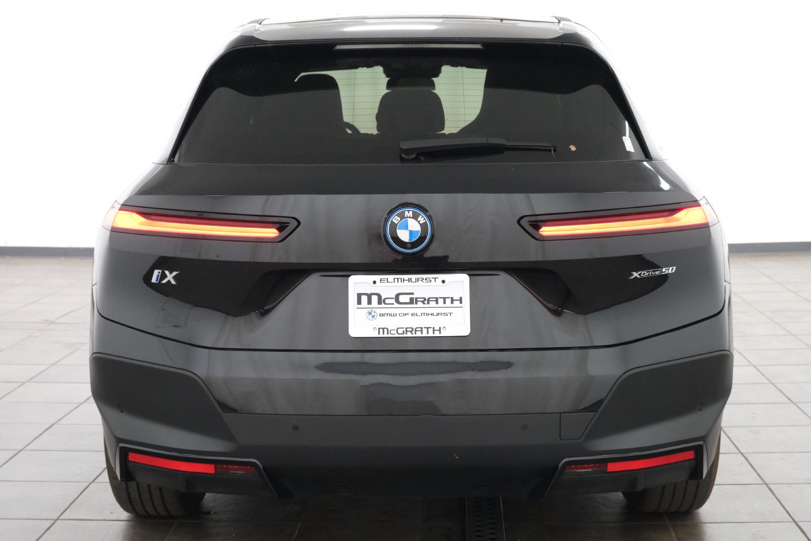 Used 2024 BMW iX xDrive50 w/ Premium Package AWD/4WD image 4