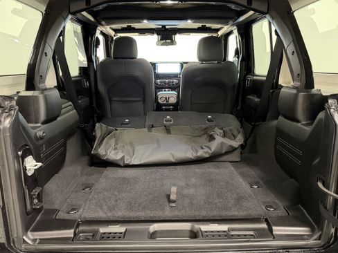 Used 2024 Jeep Wrangler Sport S image 27