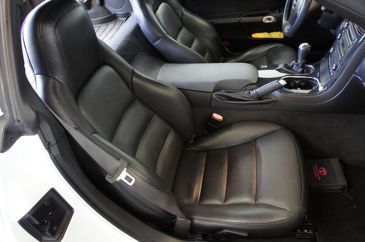 Used 2011 Chevrolet Corvette Coupe w/ 1LT RWD image 28
