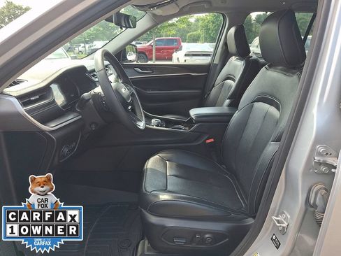 Used 2023 Jeep Grand Cherokee Limited w/ Luxury Tech Group II AWD/4WD image 14