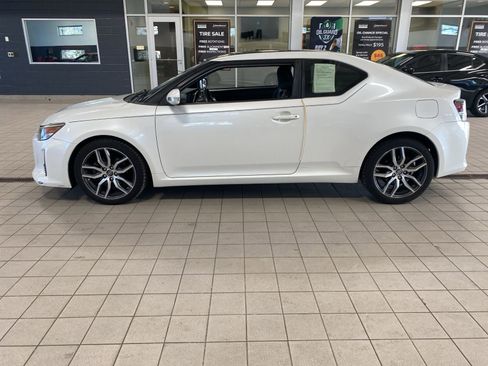 Used 2015 Scion tC image 3