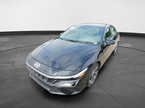 New 2025 Hyundai Elantra SEL image 7