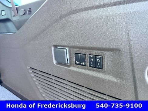 Used 2022 Chevrolet Suburban LT w/ Luxury Package image 42