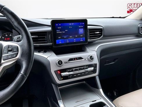 Used 2023 Ford Explorer XLT w/ Equipment Group 202A image 9