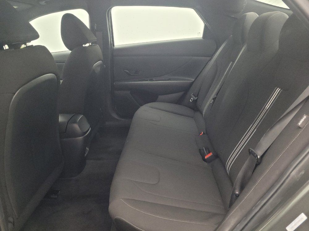 Used 2025 Hyundai Elantra Sport FWD image 18