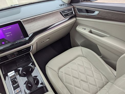 Used 2024 Volkswagen Atlas SEL Premium R-Line image 19