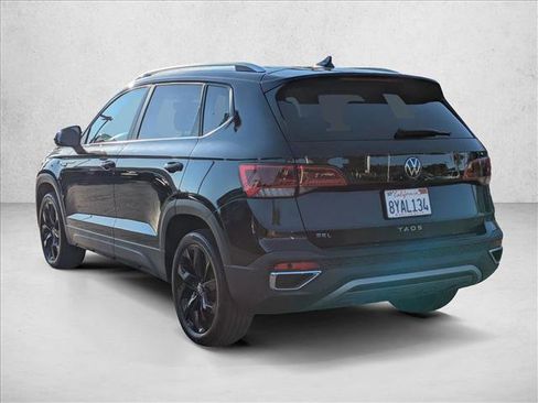 Certified 2022 Volkswagen Taos SEL w/ Panoramic Sunroof Package image 8