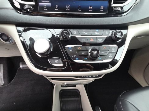 Used 2023 Chrysler Pacifica Touring-L FWD image 23