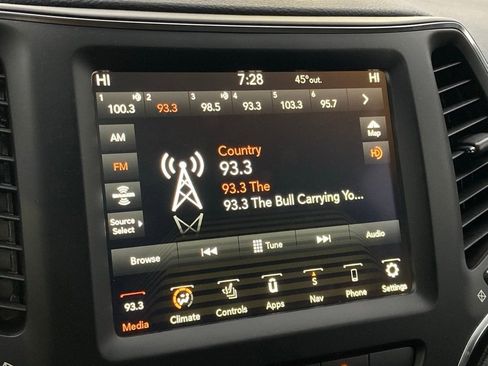 Used 2023 Jeep Cherokee Altitude Lux image 21