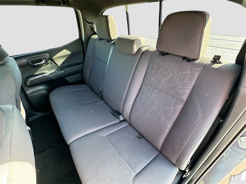 Used 2017 Toyota Tacoma TRD Sport image 25