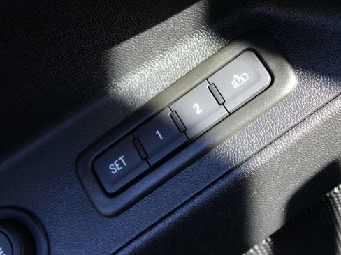 Used 2023 Chevrolet Equinox Premier AWD/4WD image 44