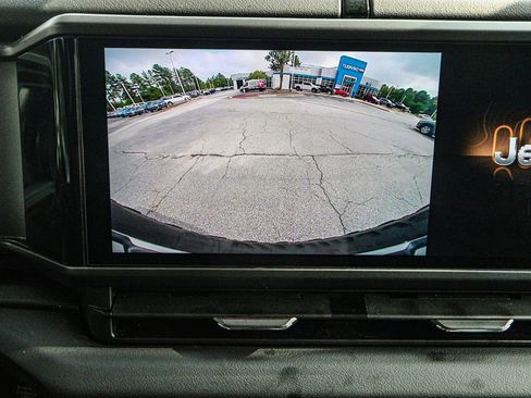 Used 2024 Jeep Wrangler Unlimited Rubicon image 31