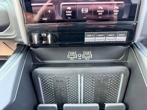 Used 2025 RAM 2500 Laramie AWD/4WD image 14