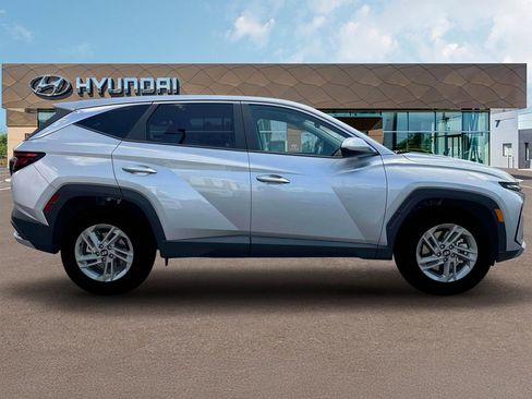 New 2025 Hyundai Tucson SE image 9