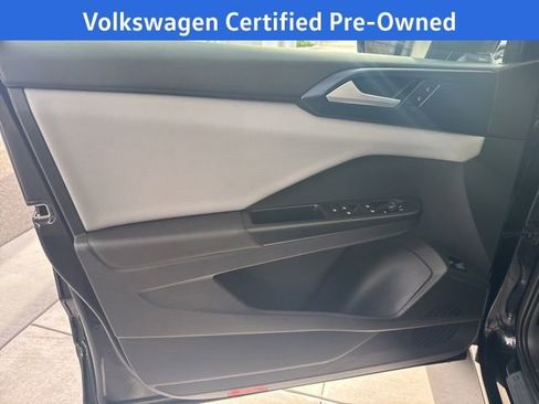 Certified 2023 Volkswagen Taos SE w/ Panoramic Sunroof Package image 21