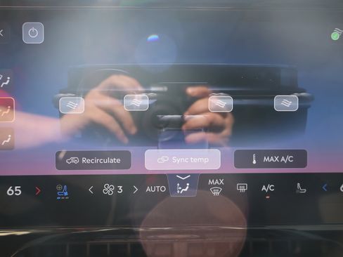 Used 2025 Lincoln Nautilus Reserve image 21