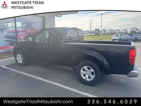 Used 2011 Nissan Frontier SV image 7