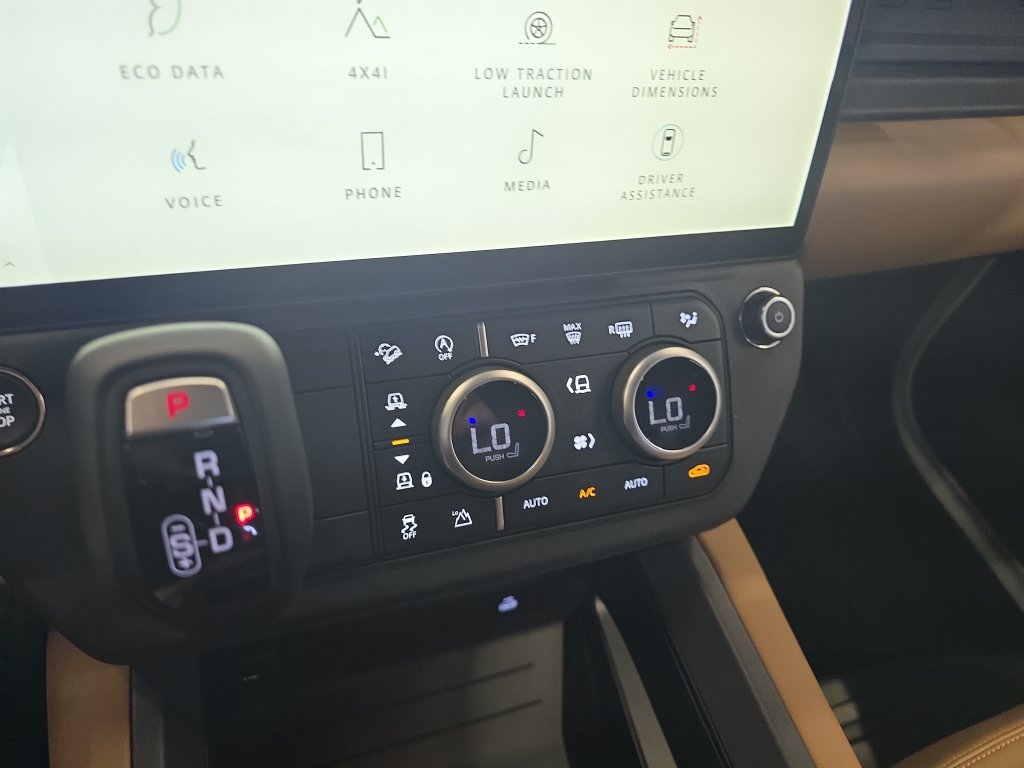 New 2026 Land Rover Defender 110 X-Dynamic SE AWD/4WD image 17