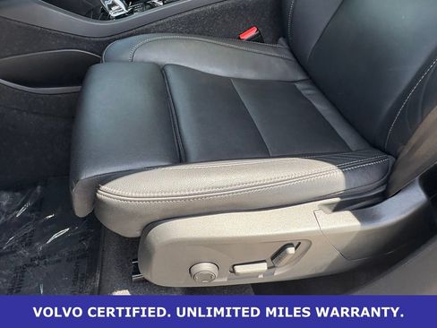 Certified 2025 Volvo XC40 B5 Plus AWD/4WD image 27