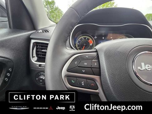 Used 2022 Jeep Cherokee Limited w/ Elite Package AWD/4WD image 18