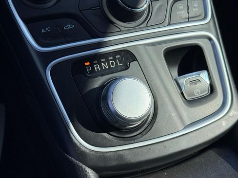Used 2016 Chrysler 200 Limited FWD image 22