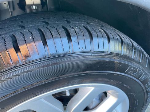 Used 2020 Land Rover Discovery SE image 55