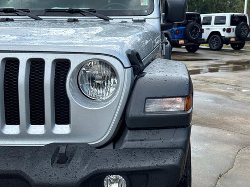 Used 2023 Jeep Wrangler Unlimited Sport AWD/4WD image 9