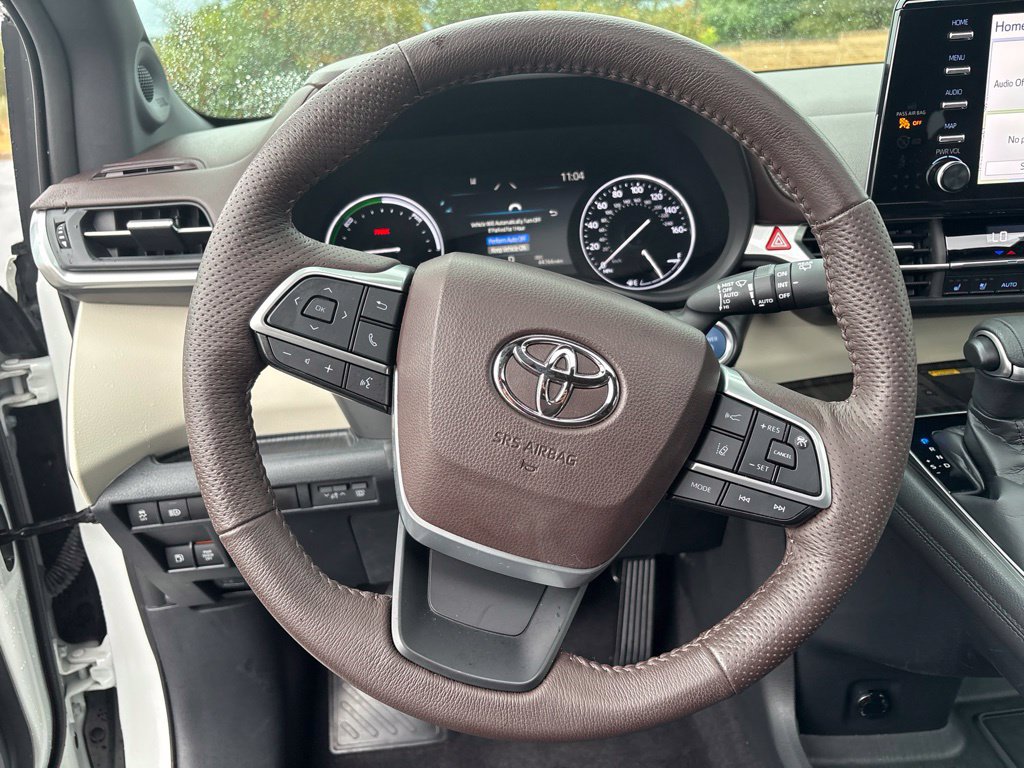 Used 2021 Toyota Sienna Platinum AWD/4WD image 15