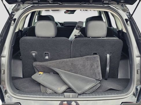 Certified 2023 Kia Sorento S w/ Panoramic Sunroof Package image 12