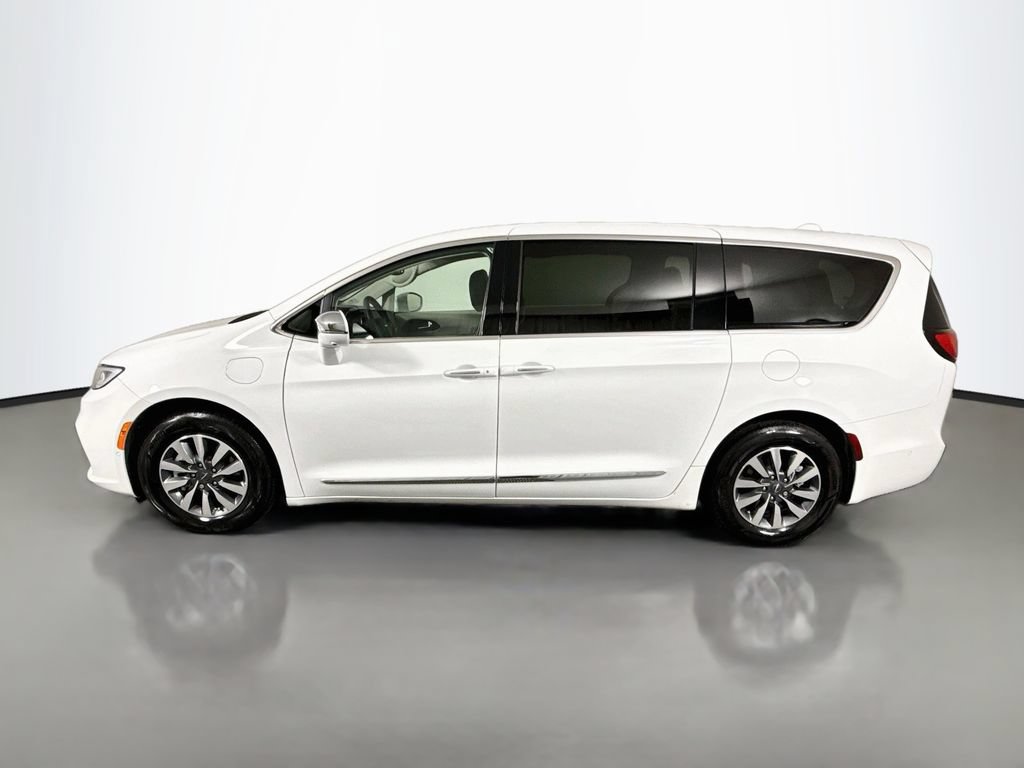 Used 2022 Chrysler Pacifica Limited FWD image 4