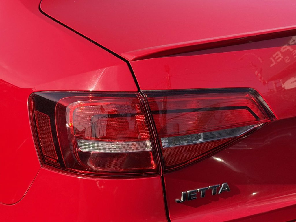 Used 2015 Volkswagen Jetta Sport FWD image 11