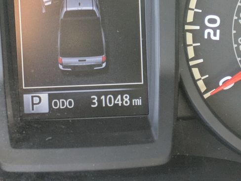 Used 2018 Toyota Tacoma SR image 11