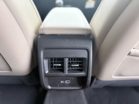 Used 2024 Cadillac XT4 Luxury image 16