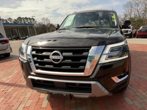 Used 2023 Nissan Armada SL w/ Captain's Chairs Package image 4