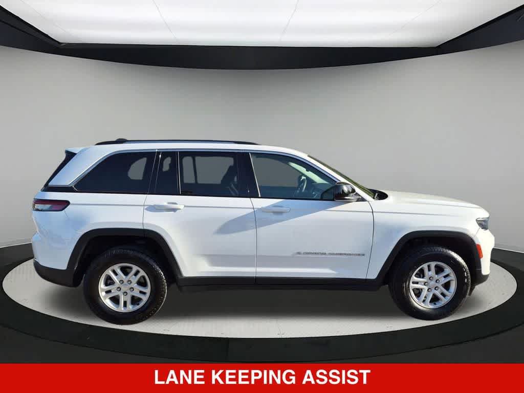 Used 2024 Jeep Grand Cherokee Laredo RWD image 8