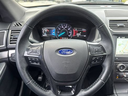 Used 2018 Ford Explorer XLT w/ Equipment Group 202A image 25
