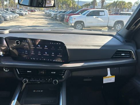 New 2026 Chevrolet Tahoe Premier w/ Sun And Tow Package AWD/4WD image 17