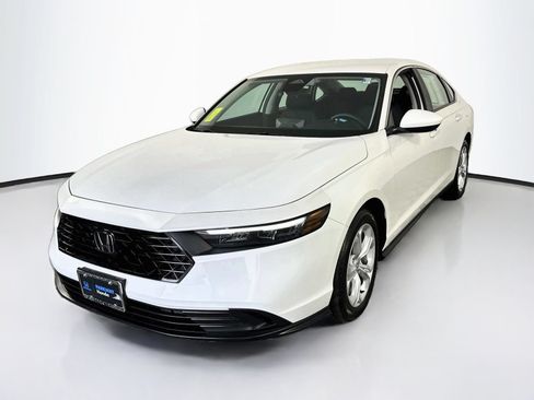 Used 2025 Honda Accord LX image 3