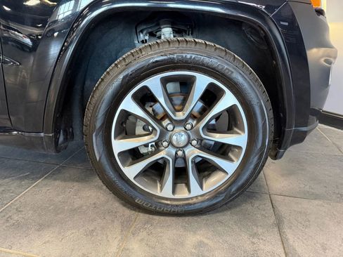 Used 2017 Jeep Grand Cherokee Overland image 21