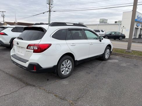 Used 2019 Subaru Outback 2.5i Premium image 3