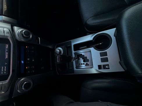 Used 2014 Toyota 4Runner Limited image 21