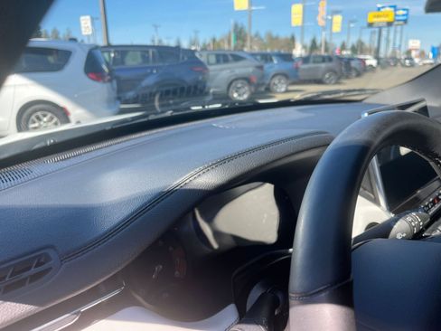 Used 2025 Jeep Compass Limited image 35