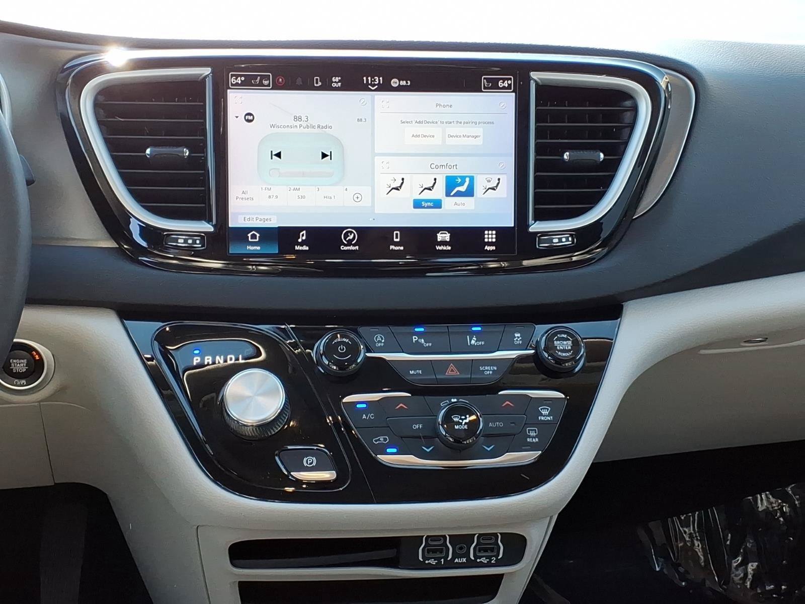 Used 2023 Chrysler Pacifica Touring-L FWD image 13